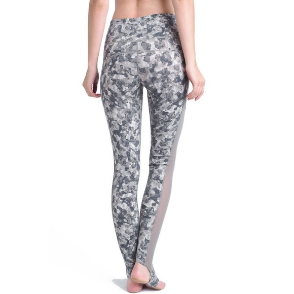 🍍🍍Showstopper Yoga Athletic Legging Neutral Camo - Picture 4 of 5